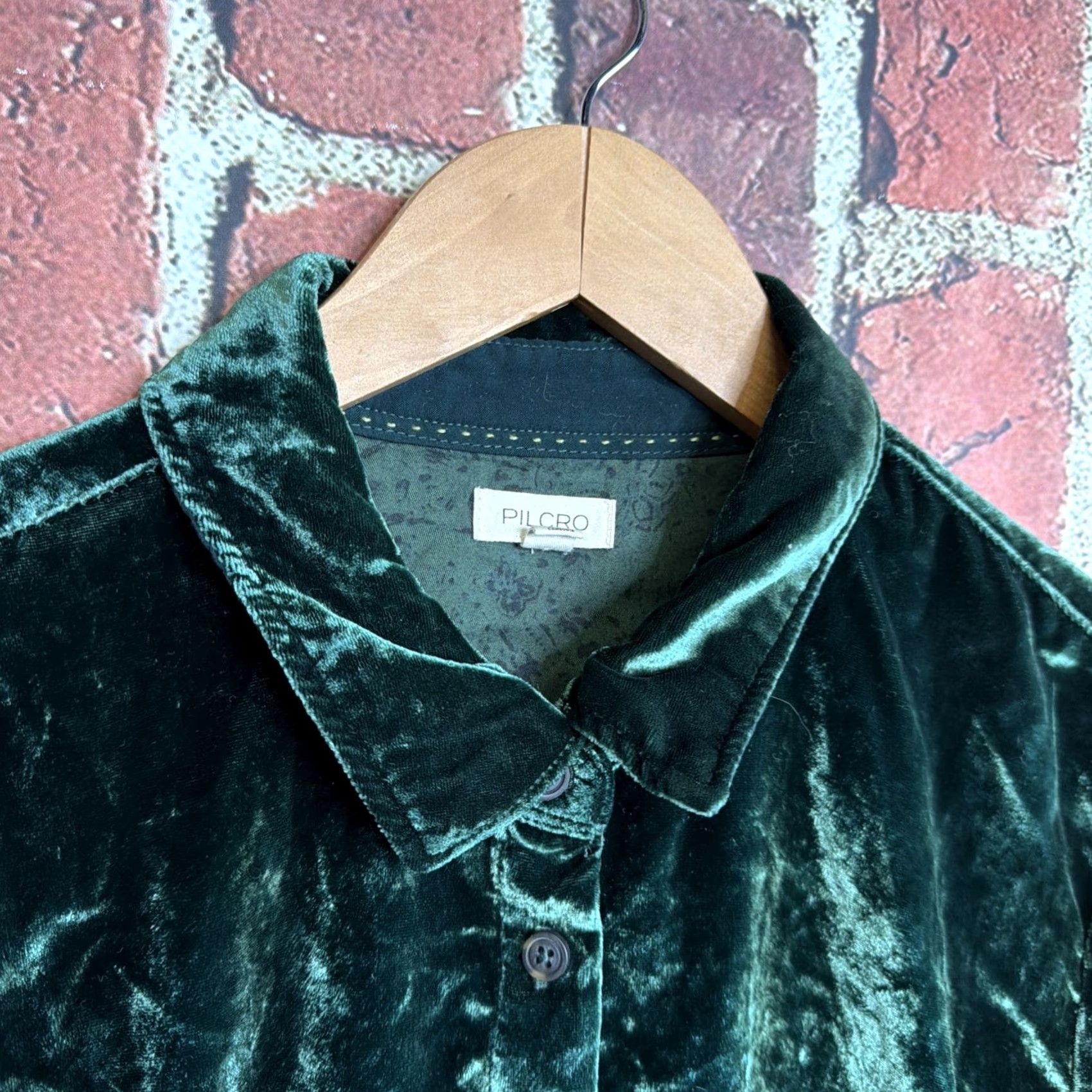 Vintage PILCRO Crushed Velvet Shirt Olive Green Button-Up Long Sleeve Womens MP Velvet Polyamide Viscose Pocketed Size M / US 6-8 / IT 42-44 - 2 Thumbnail