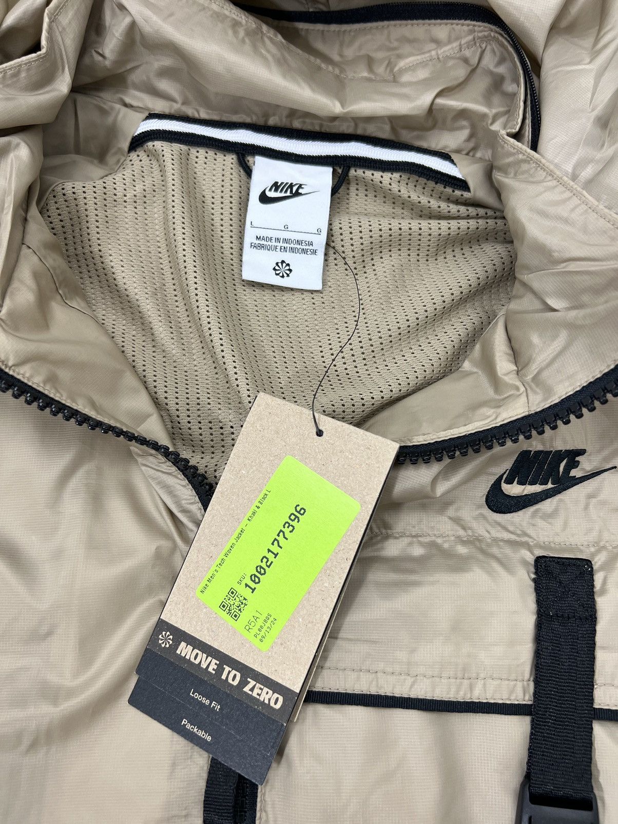 Nike Nike Sportswear Tech Woven Men's N24 Packable Lined Jacket Size US L / EU 52-54 / 3 - 2 Thumbnail