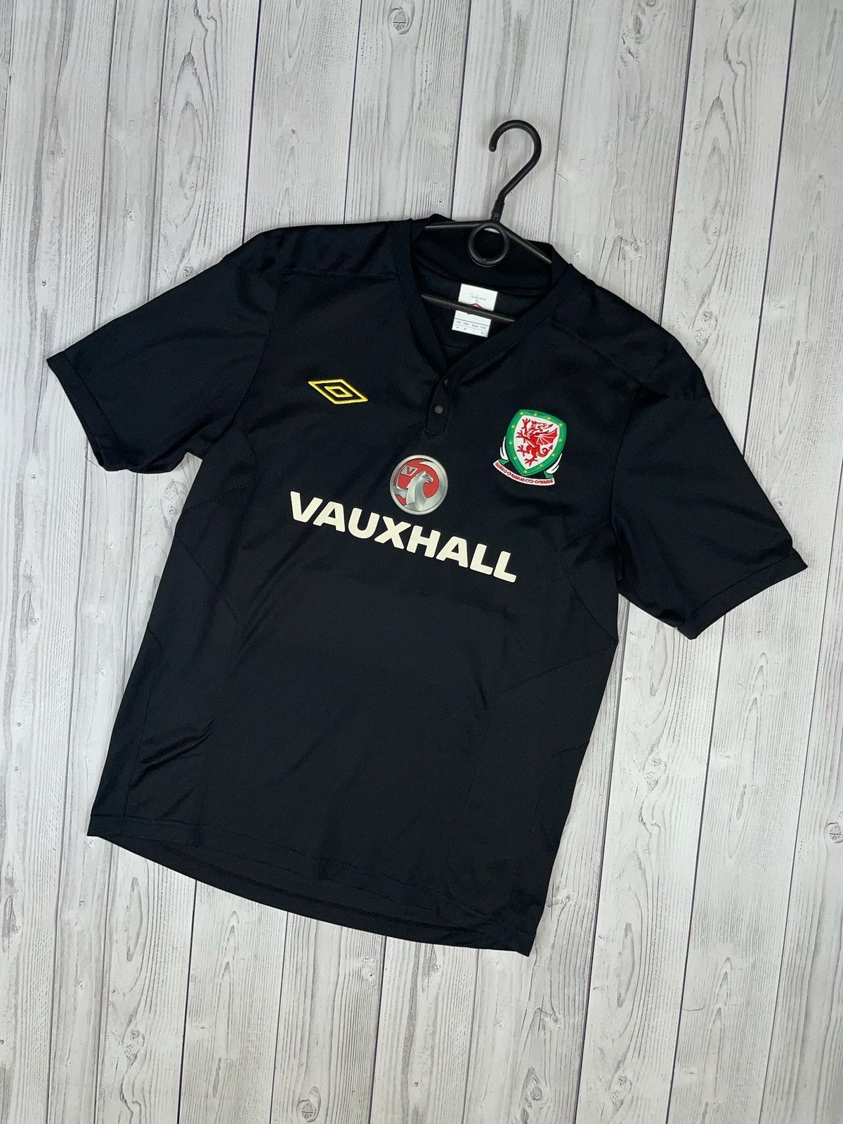 Umbro Vintage umbro soccer jersey Wales size M black Size US M / EU 48-50 / 2 - 1 Thumbnail