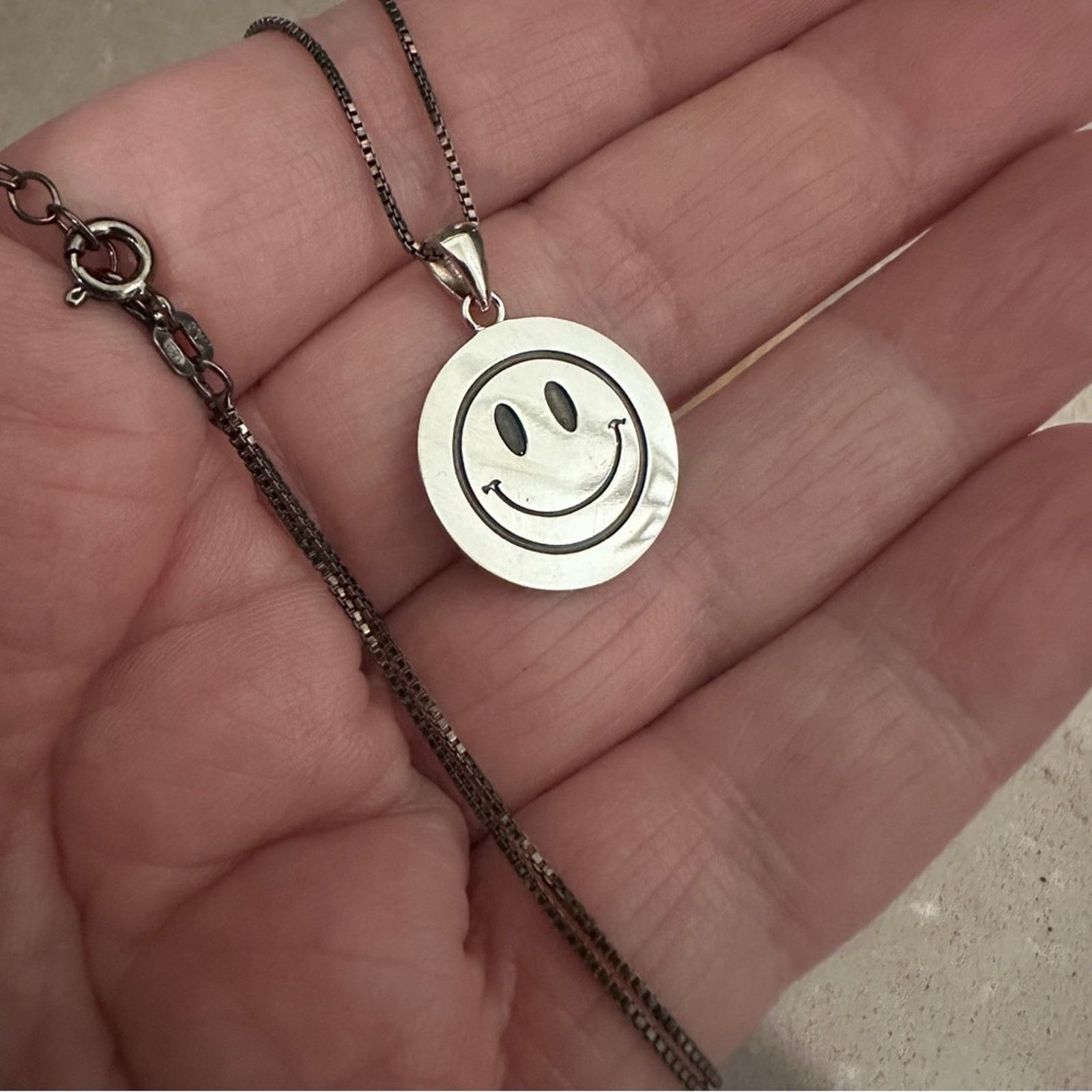 The Unbranded Brand Sterling Silver Smiley Face Necklace Size ONE SIZE - 5 Thumbnail