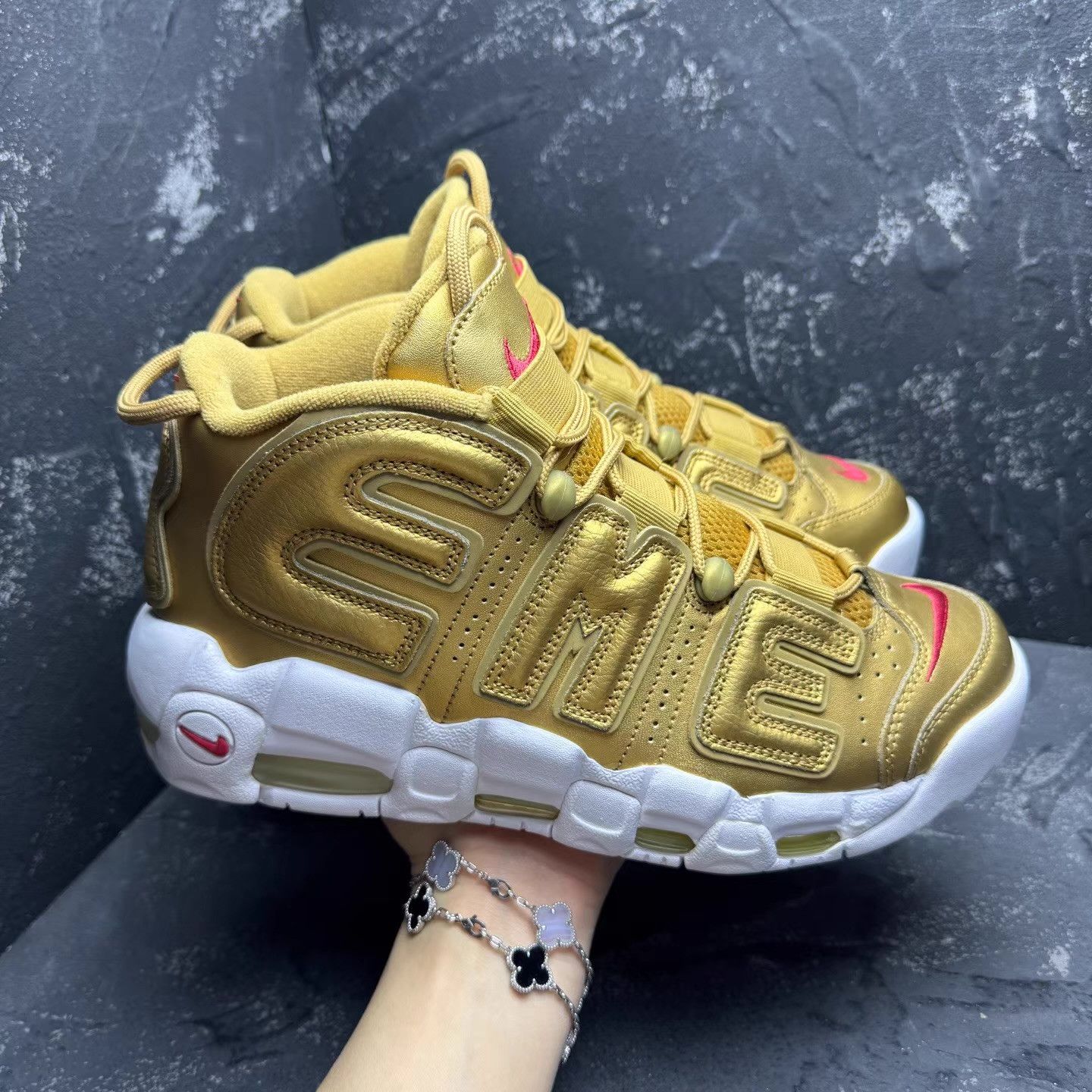 Nike Supreme x Nike Air Pippen Gold Q10 Size US 8.5 / EU 41-42 - 3 Thumbnail
