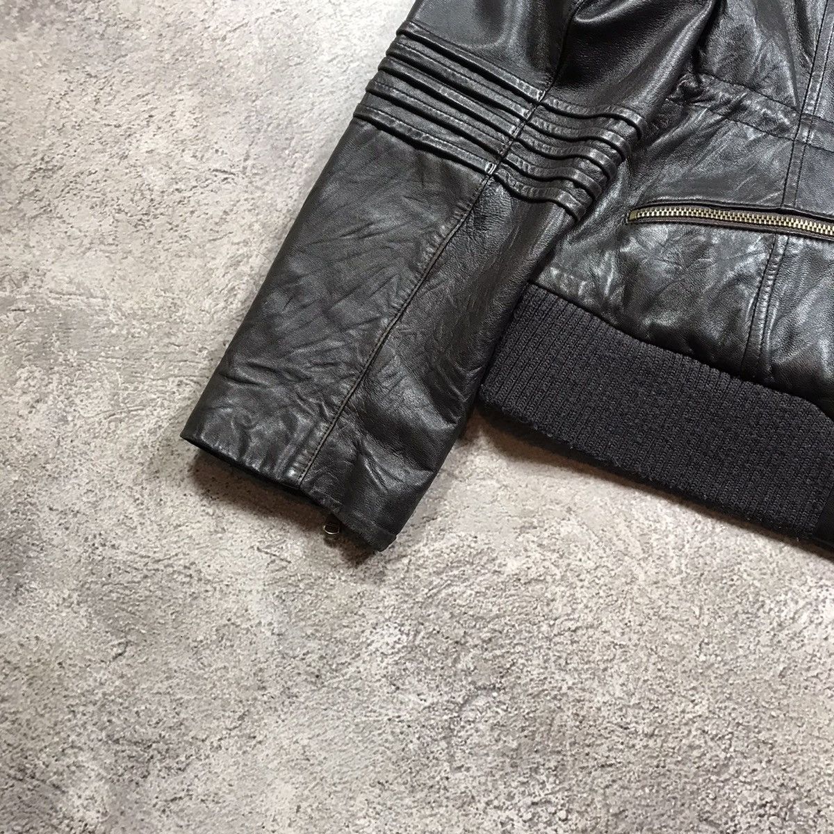 Vintage Vintage Guess Cropped Bomber Jacket Y2K Streetwear Black L Size L / US 10 / IT 46 - 4 Thumbnail