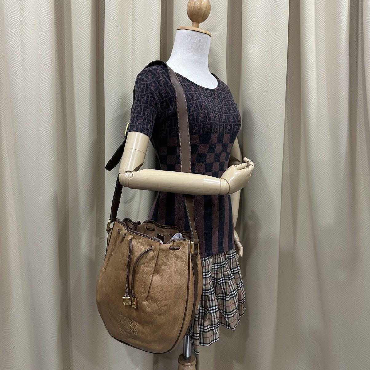 Loewe ‼️YES‼️ VINTAGE LOEWE LEATHER BUCKET DRAWSTRING SHOULDER BAG Size ONE SIZE - 1 Thumbnail