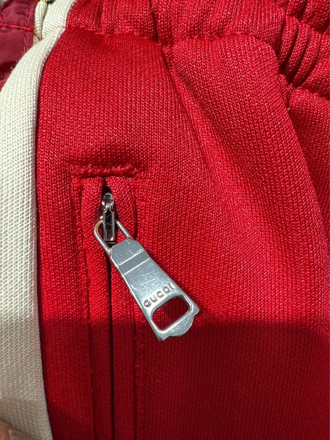 Gucci GUCCI Gucci red side stripe logo sports school uniform trou Size US 30 / EU 46 - 7 Thumbnail
