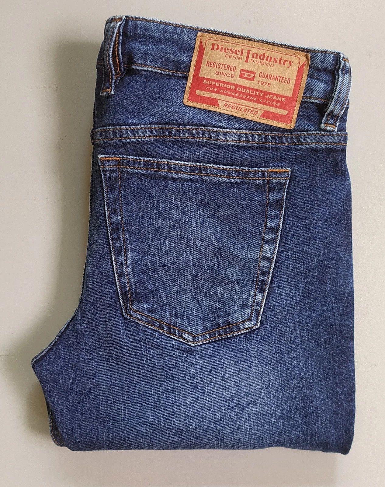 Diesel Diesel 1979 SLEENKER-R L.30 MENS JEANS T/9739 Size US 29 - 1 Thumbnail
