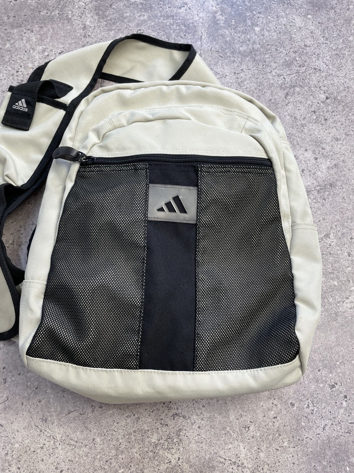 Vintage Vintage Adidas Sling Bag 00s Messenger Bag Bag Pack Size ONE SIZE - 1 Thumbnail