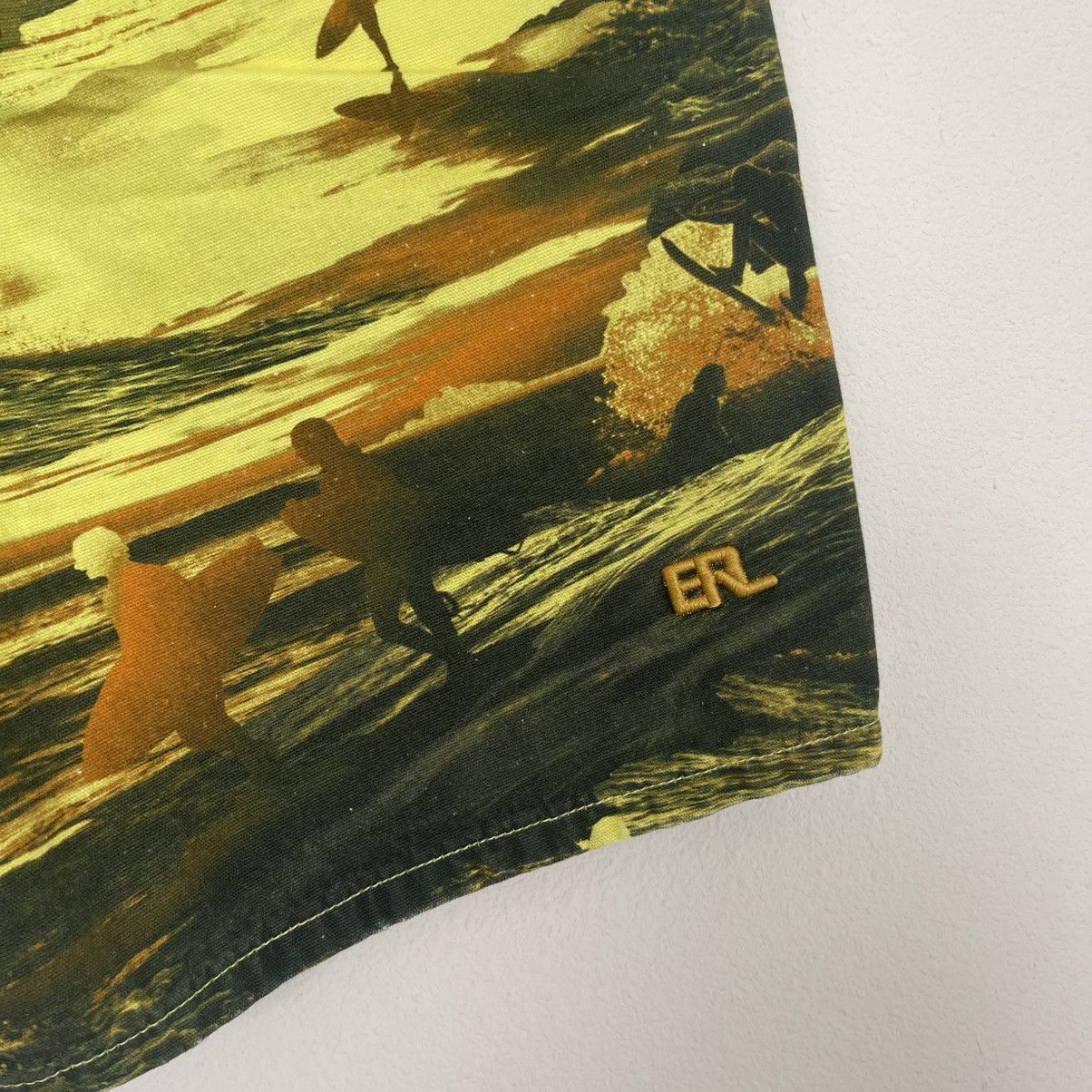 ERL NEW ERL Acid Sunset Waves Surfer Print Shorts Size US 35 - 7 Thumbnail