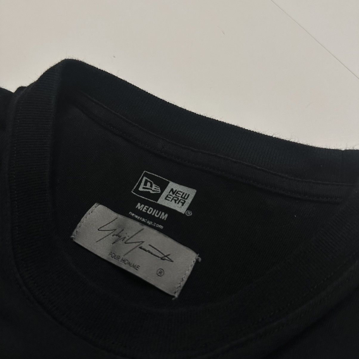 New Era × Yohji Yamamoto YOHJI YAMAMOTO POUR HOMME X NEW ERA PRINTED S/S T-SHIRT Size US M / EU 48-50 / 2 - 4 Thumbnail