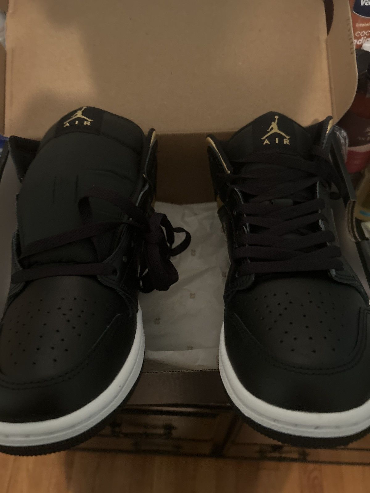 Jordan Brand Black and gold Air Jordan 1’s Mid Size US 8 / EU 41 - 4 Thumbnail