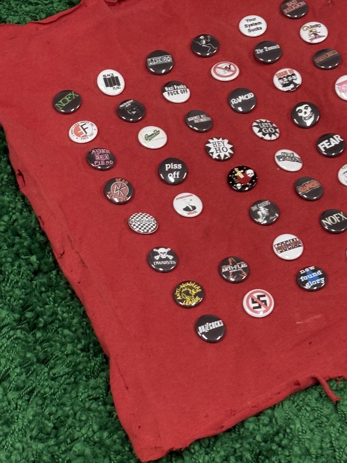 Vintage Vintage Hardcore / Metal / Grunge Pin Set Size ONE SIZE - 2 Thumbnail