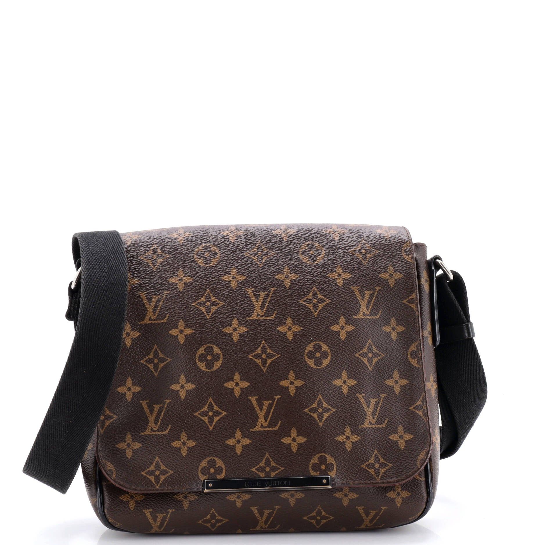 Louis Vuitton District Messenger Bag Size ONE SIZE - 1 Thumbnail
