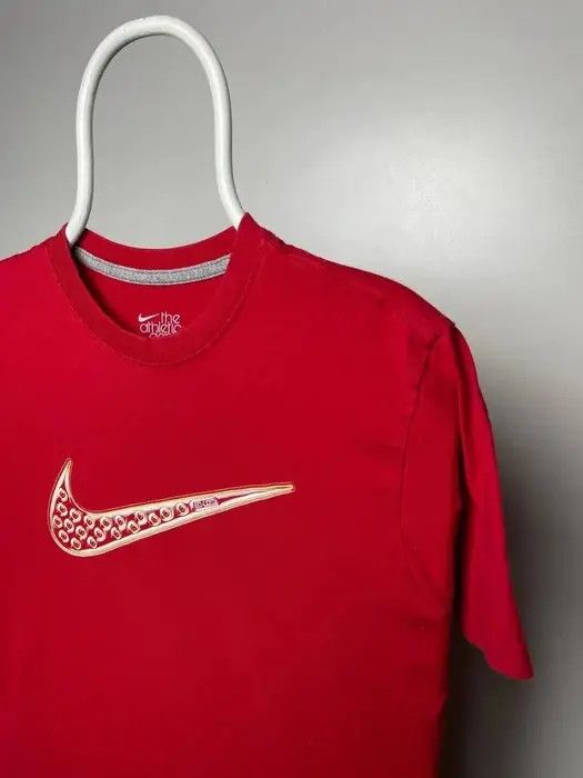 Nike Nike T-shirt vintage size M red striped logo sportswear Size US M / EU 48-50 / 2 - 2 Thumbnail
