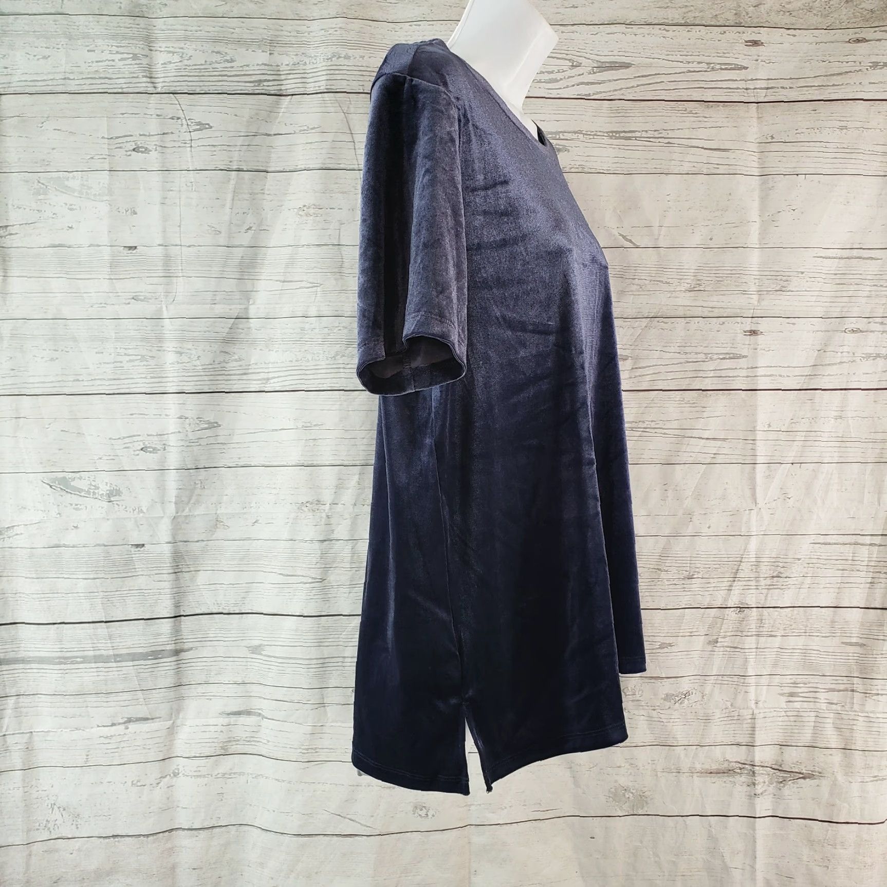 Old Navy Old Navy Velvet Tee Women's L Blue Short Sleeve Shirt - Solid, Round Neck, Polyester Blend, Basic Style, T-Shirt, Regular, Womens, 90s none? Size 36" / US 14 / IT 50 - 3 Thumbnail