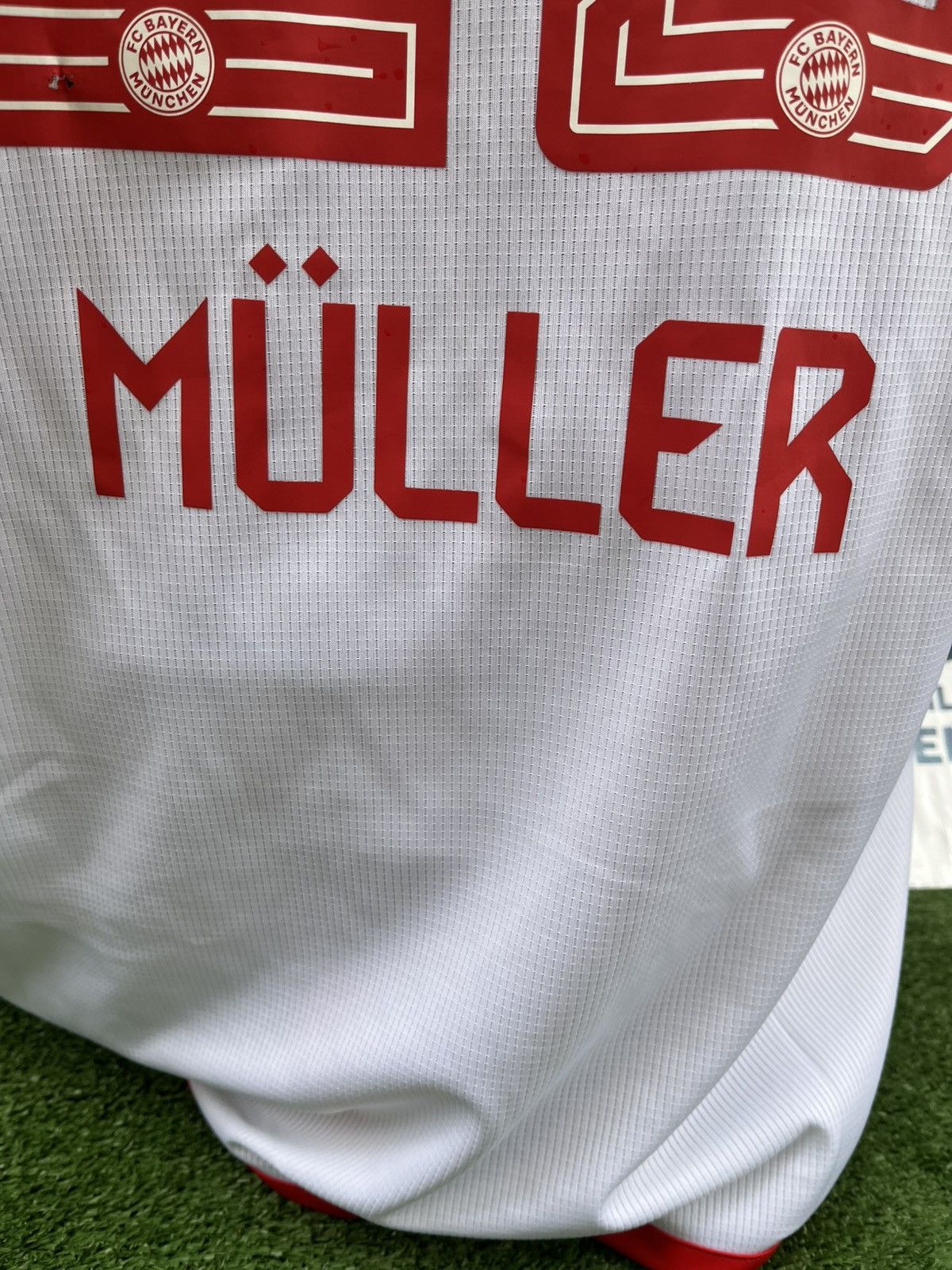 Adidas Jersey muller bayern munchen Size US L / EU 52-54 / 3 - 3 Thumbnail