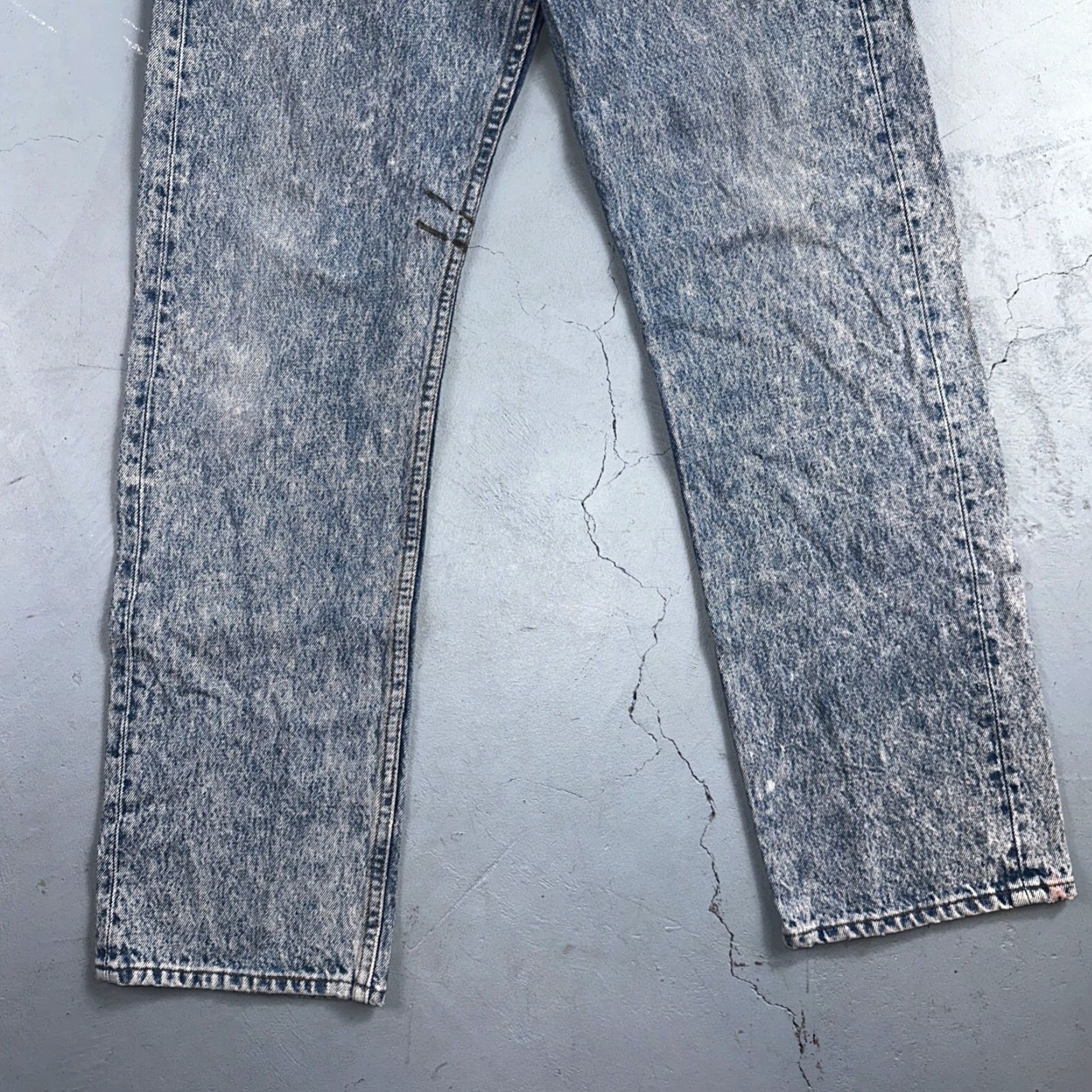 Levi's VINTAGE Levi's 501 Jeans 90s USA Straight Leg Blue Light Wash 32x30 Men Regular Denim Cotton Size US 32 / EU 48 - 3 Thumbnail