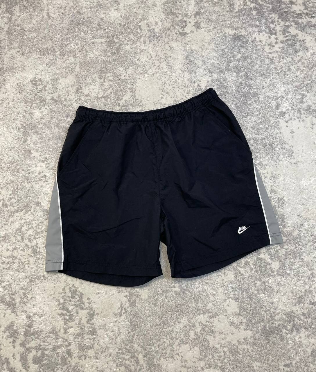 Nike 00s Vintage Nike Nylon Shorts Size US 34 / EU 50 - 2 Thumbnail
