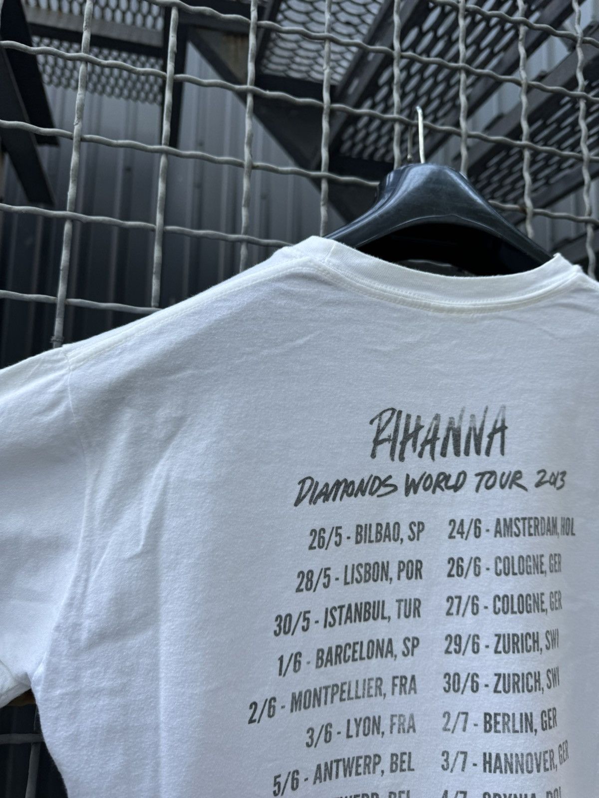 Band Tees Vintage Rihana Diamonds 2013 Tour T shirt Naked Size US M / EU 48-50 / 2 - 13 Thumbnail