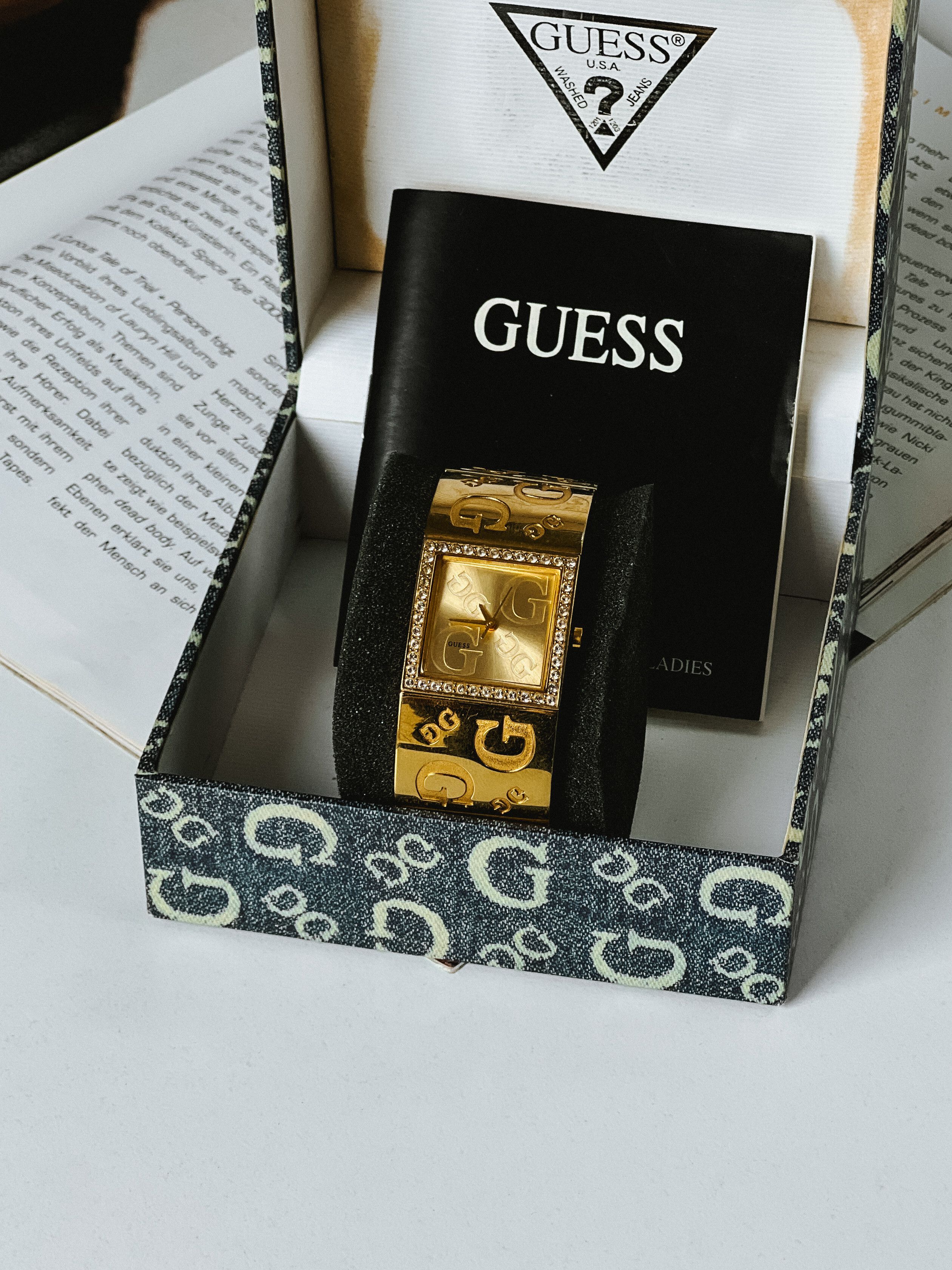 Guess GUESS VINTAGE LADIES GOLD ANALOGUE WRISTWATCH 180340L1 Size ONE SIZE - 10 Thumbnail