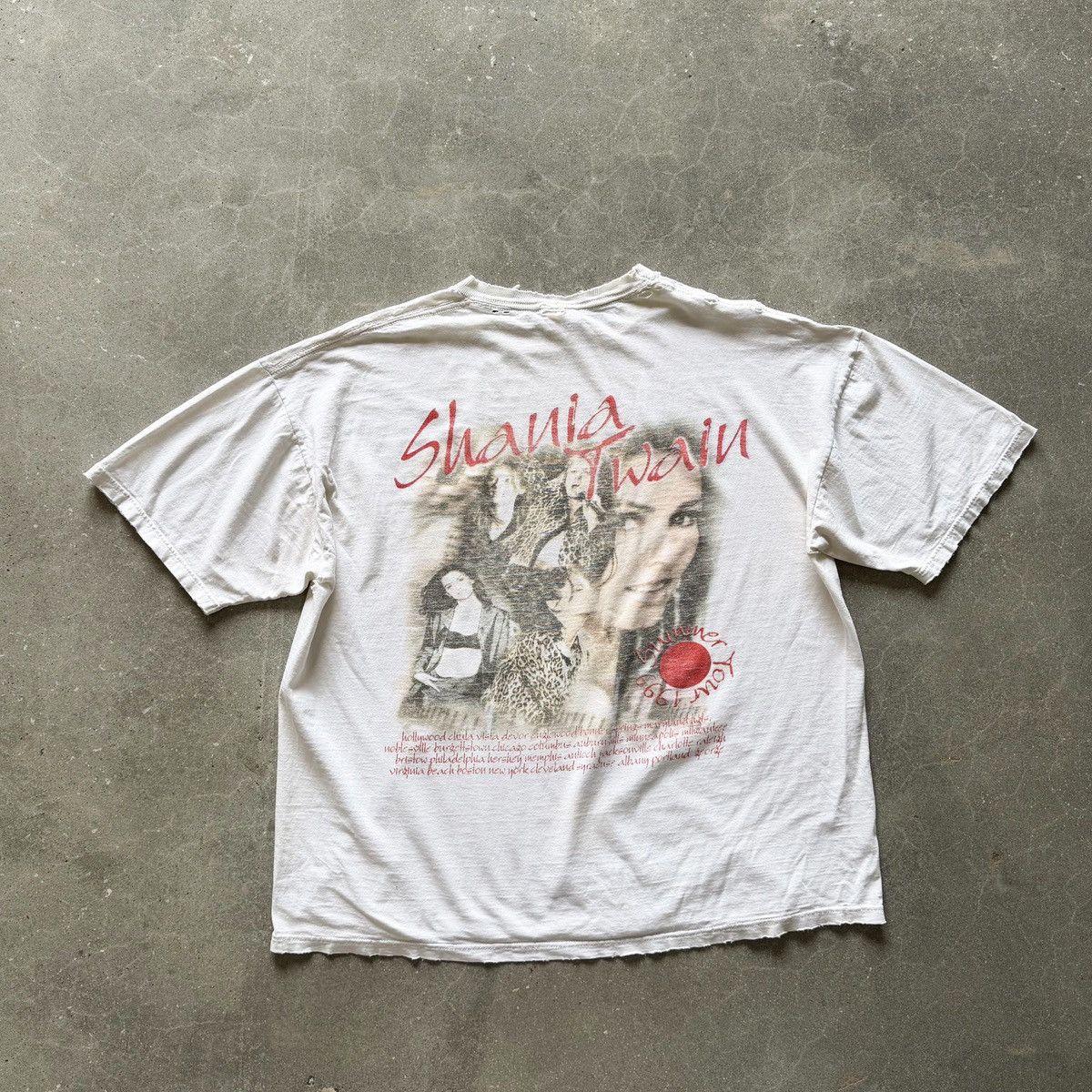Vintage THRASHED Vintage Shania Twain Tour T-Shirt Size US XL / EU 56 / 4 - 2 Thumbnail