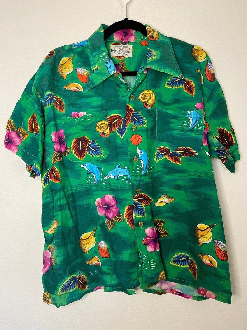 image of Hawaiian Shirt x Vintage Tropical Hawaiian Floral Print 100% Rayon Button Up in Green (Size XL)