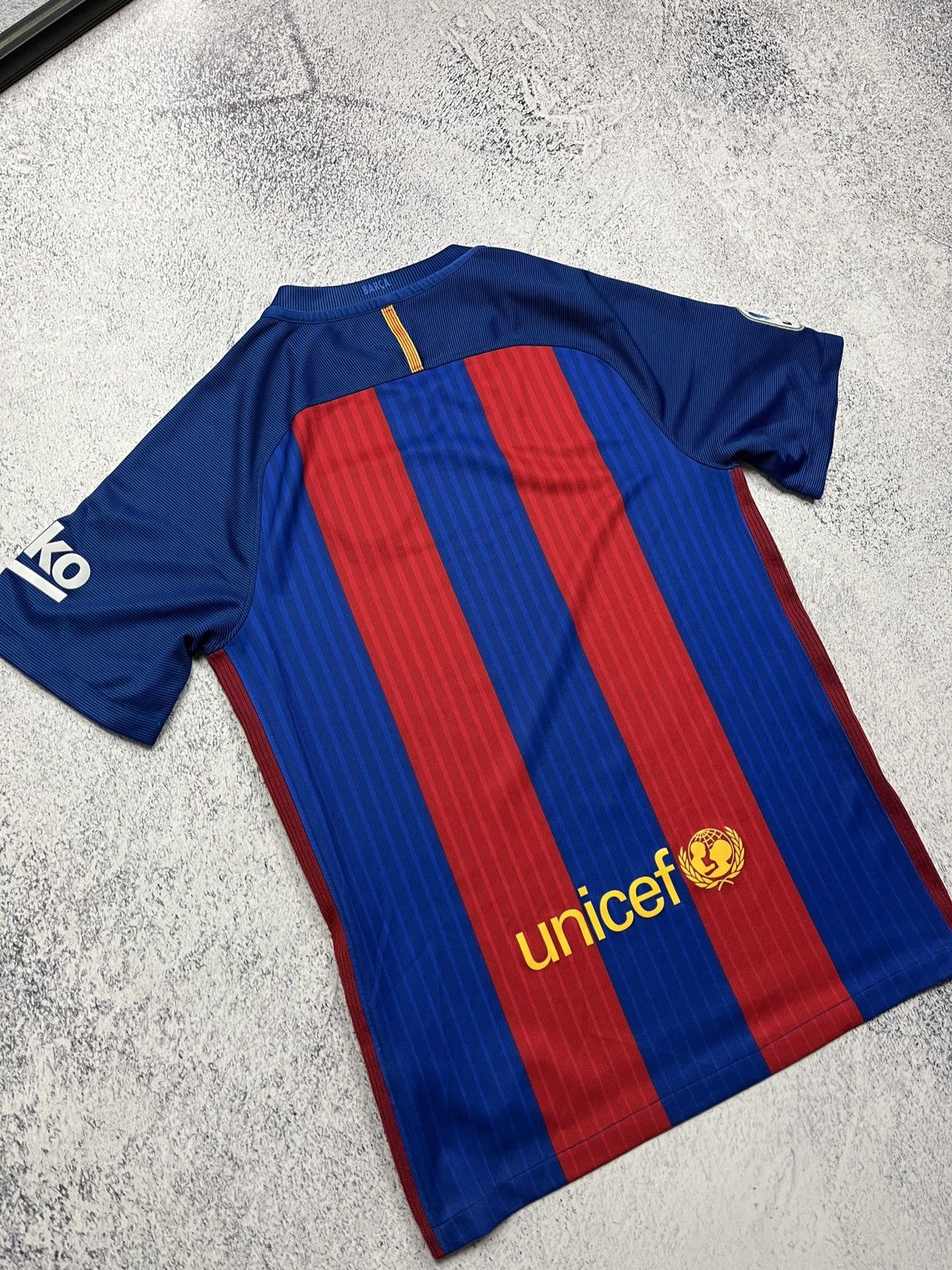 Nike Nike Barcelona 2016/2017 Home Soccer Jersey Football Shirt Size US S / EU 44-46 / 1 - 10 Thumbnail