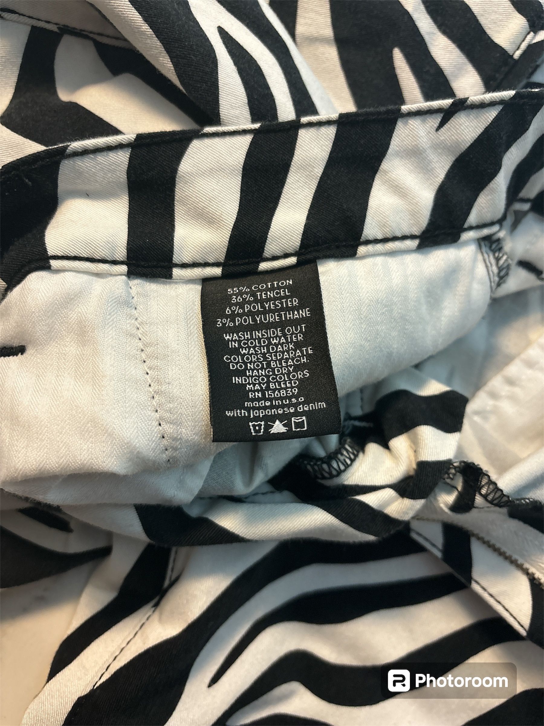 MONFRERE MONFRERE Men's Cruise Zebra-Print Twill Shorts Size US 33 - 6 Thumbnail