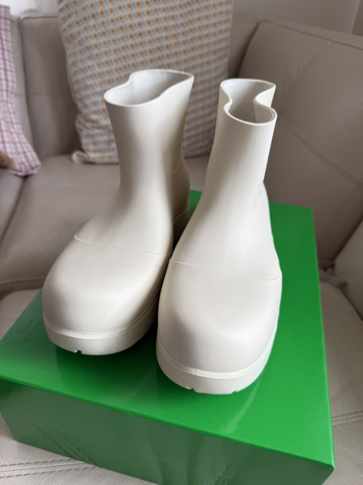 Bottega Veneta Bottega Veneta Puddle Boot Sea Salt White (US M 10-11) Size US 10 / EU 43 - 4 Thumbnail