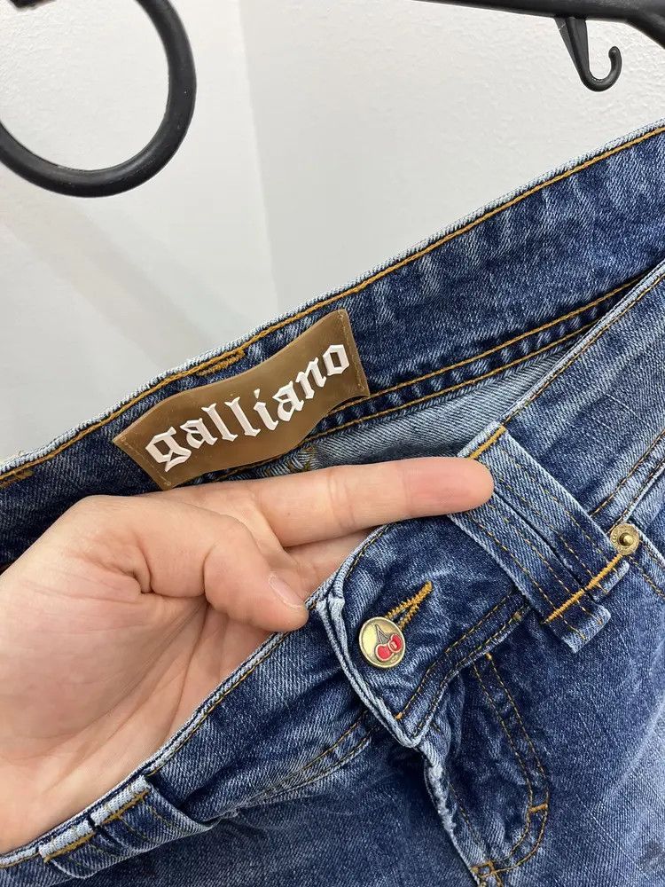 John Galliano Archive John Galliano Newspaper Cherry Embroidered Y2K Jeans Size 27" / US 4 / IT 40 - 4 Thumbnail