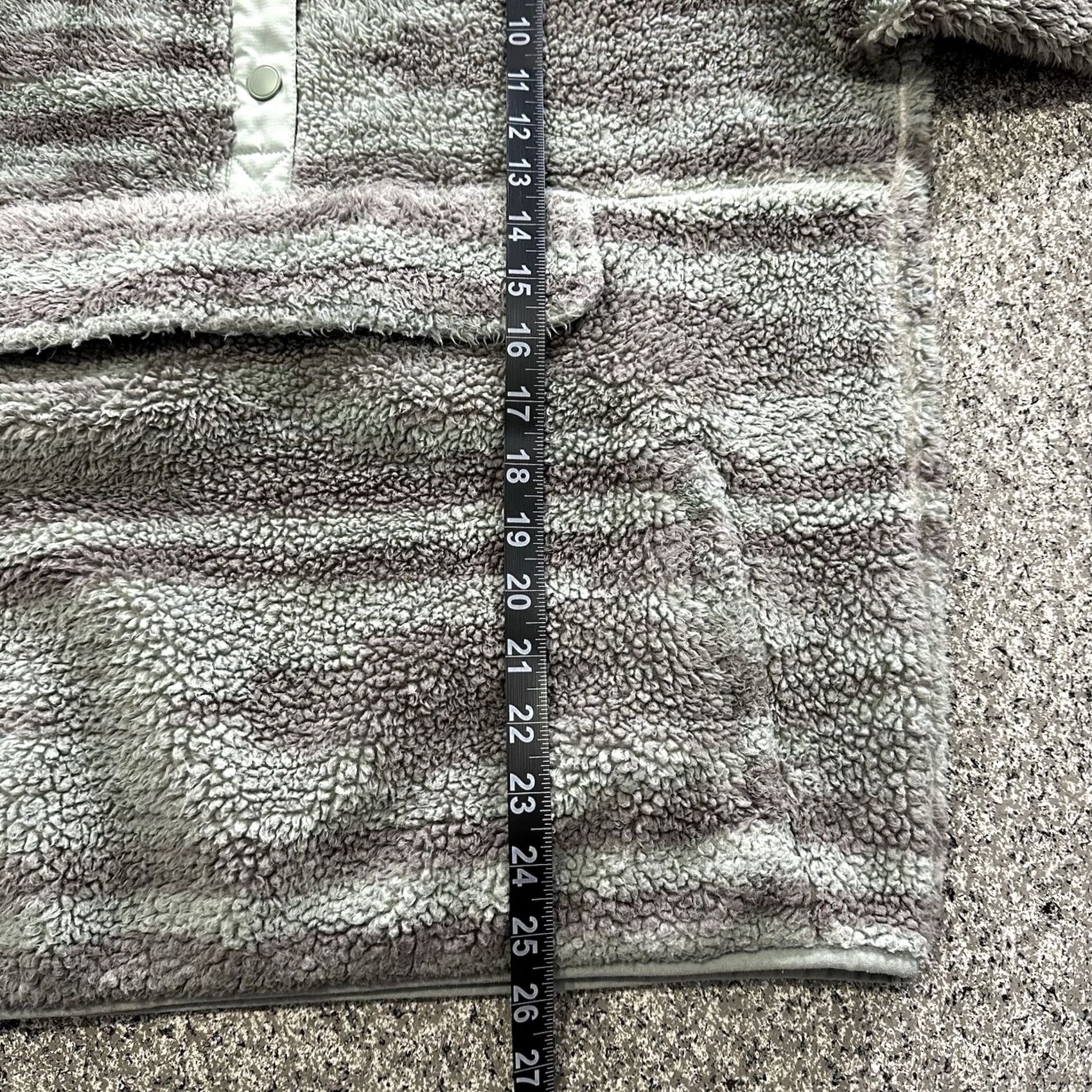 Billabong Billabong Womens L Green Fleece Jacket Pullover Short Zip Snaps Regular Outer Shell Polyester Lining Polyester 1000 Swtr? Size L / US 10 / IT 46 - 4 Thumbnail