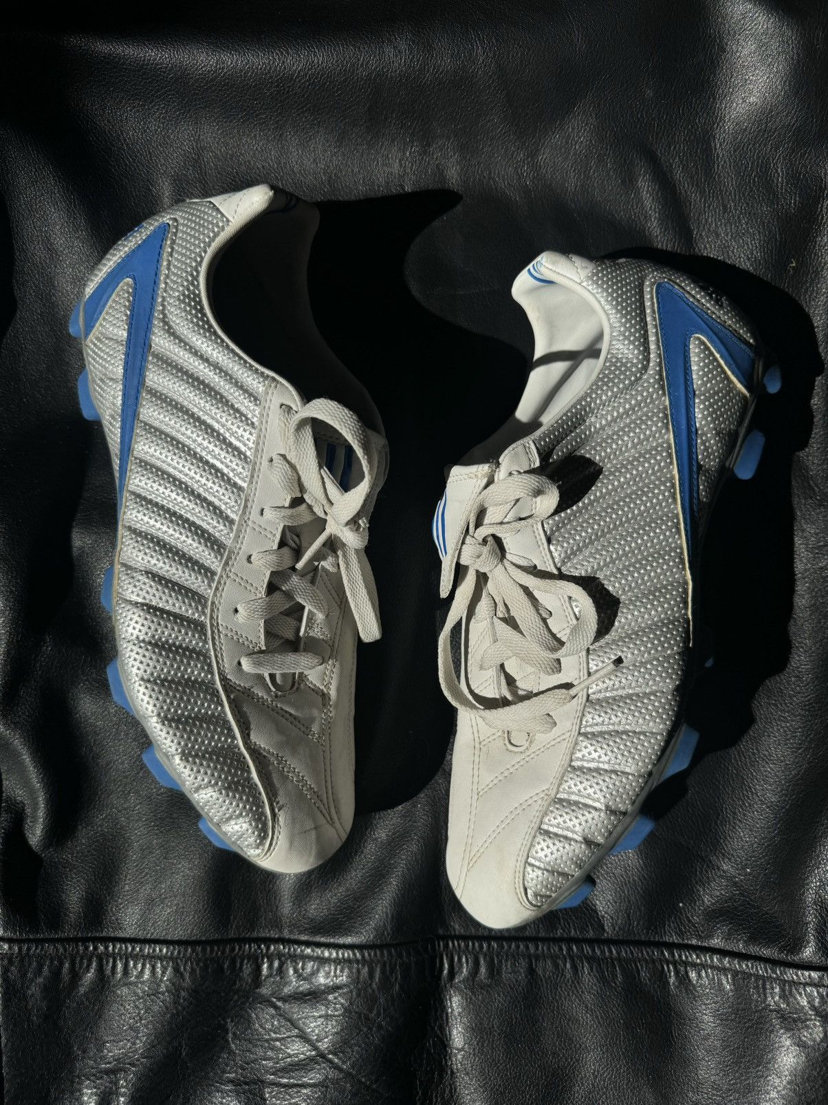 Adidas × Vintage 2004 Adidas Vintage F10 TRX HG soccer rare football boots Size US 10 / EU 43 - 19 Thumbnail
