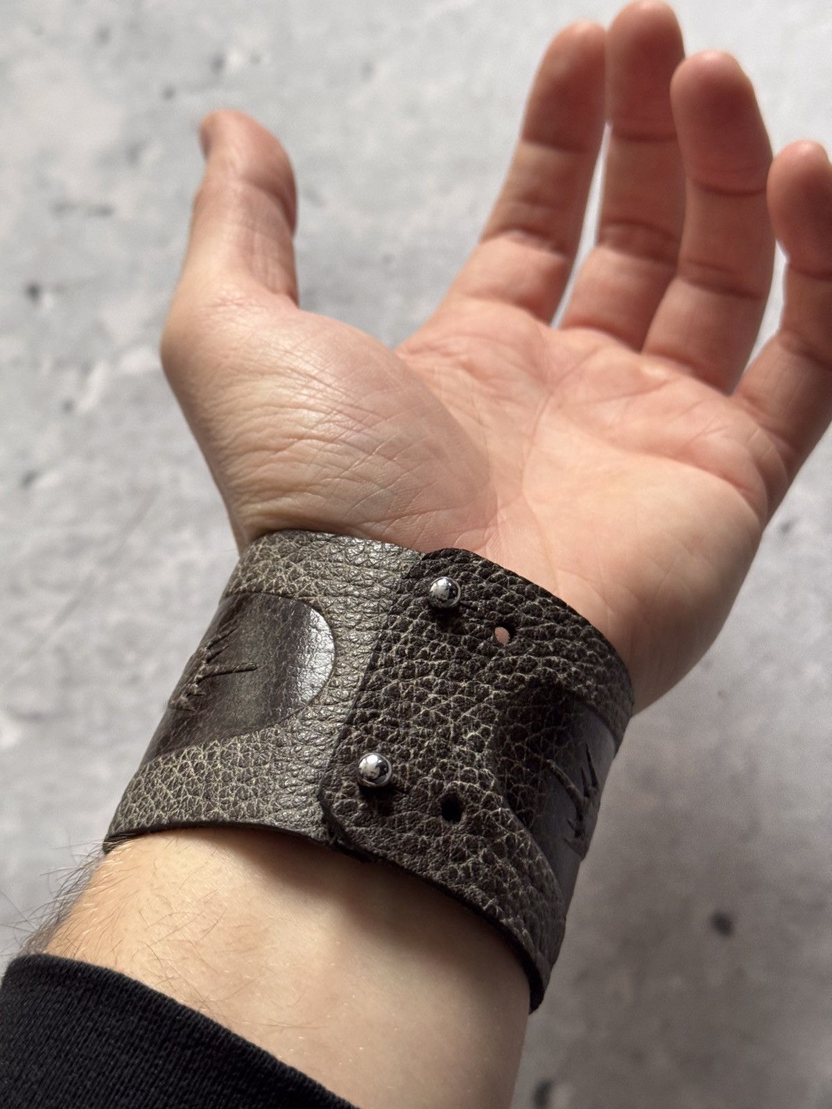 Leather × Vintage ⚠️🔥Vintage custom leather bracelet moto style classic flame Size ONE SIZE - 3 Thumbnail