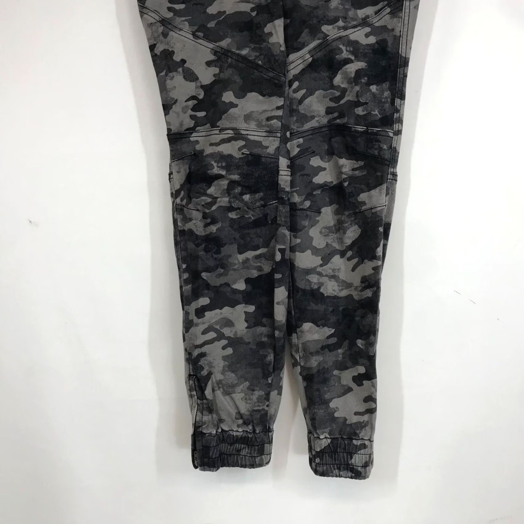 Spanx SPANX Jogger Pants Womens S Gray Camo Elastic Waist Pull-On Size 28" / US 6 / IT 42 - 3 Thumbnail