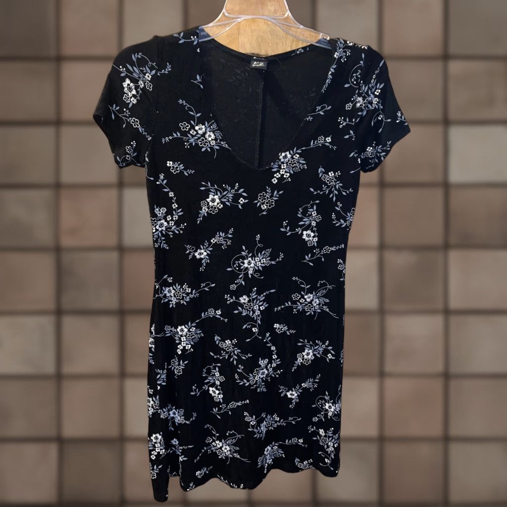 Vintage VINTAGE Flowers Women's Dress Short Sleeve V-Neck Summer Floral Dress Small Black White Stretch 2000s Y2K Style Women Size S / US 4 / IT 40 - 1 Thumbnail