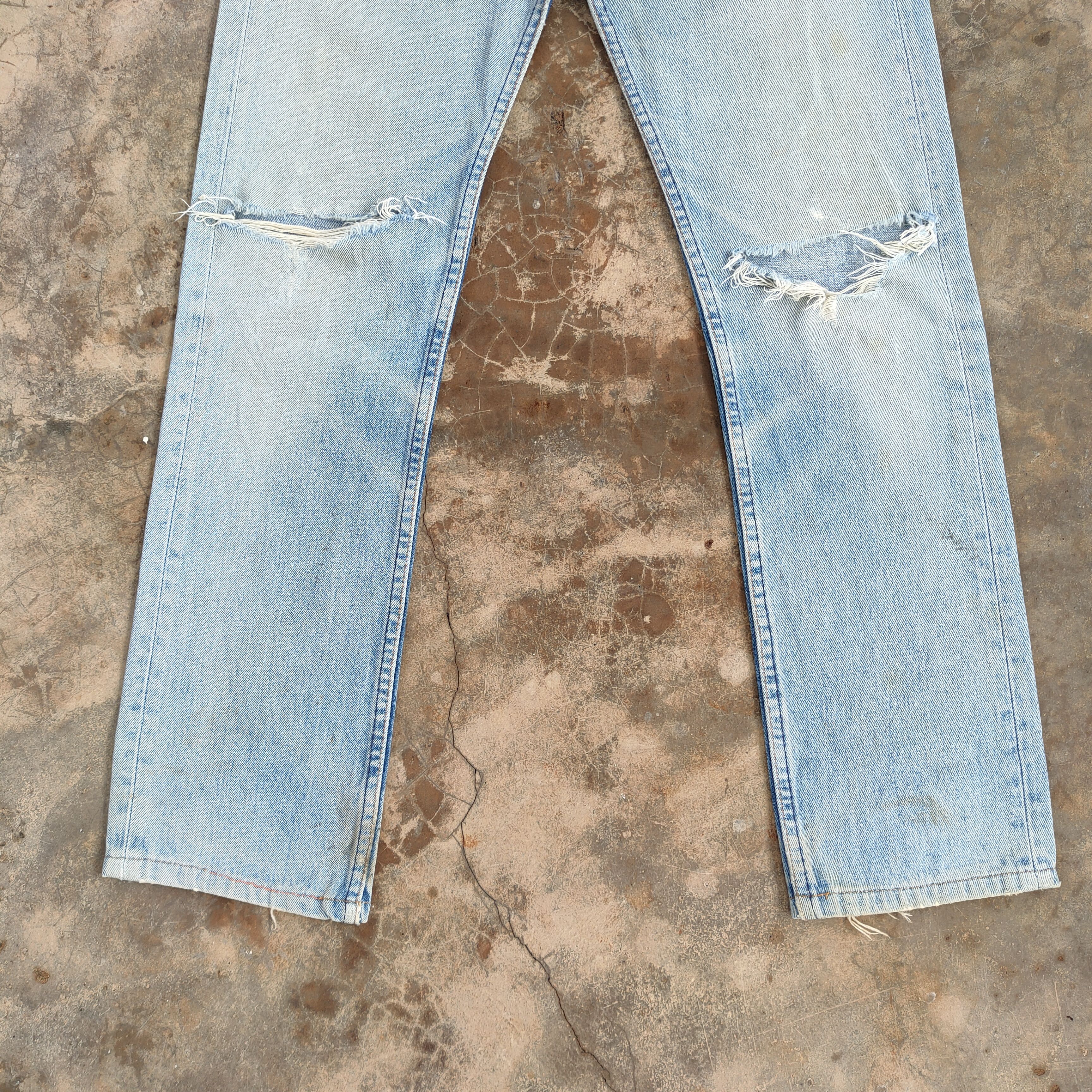 Levi's Vintage Clothing Vintage Levis 505 Faded Distressed denim jeans pants Size US 28 / EU 44 - 4 Thumbnail