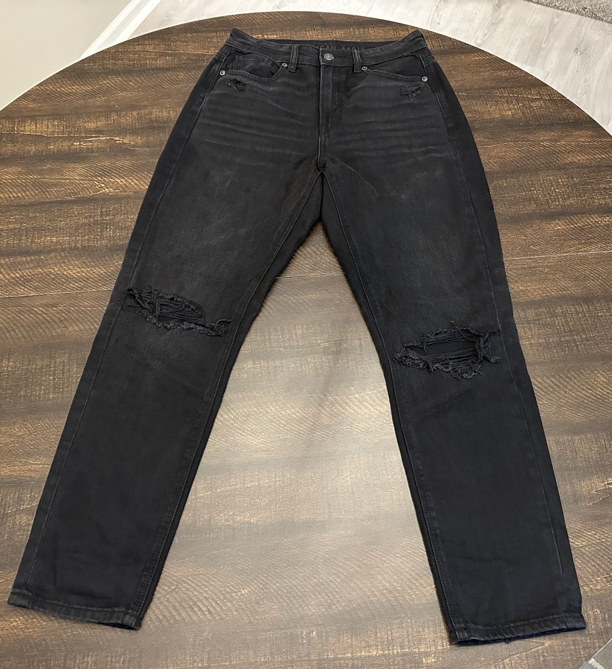 American Eagle Outfitters American Eagle Black Distressed Mom Jeans Size 4 Size 27" / US 4 / IT 40 - 1 Thumbnail