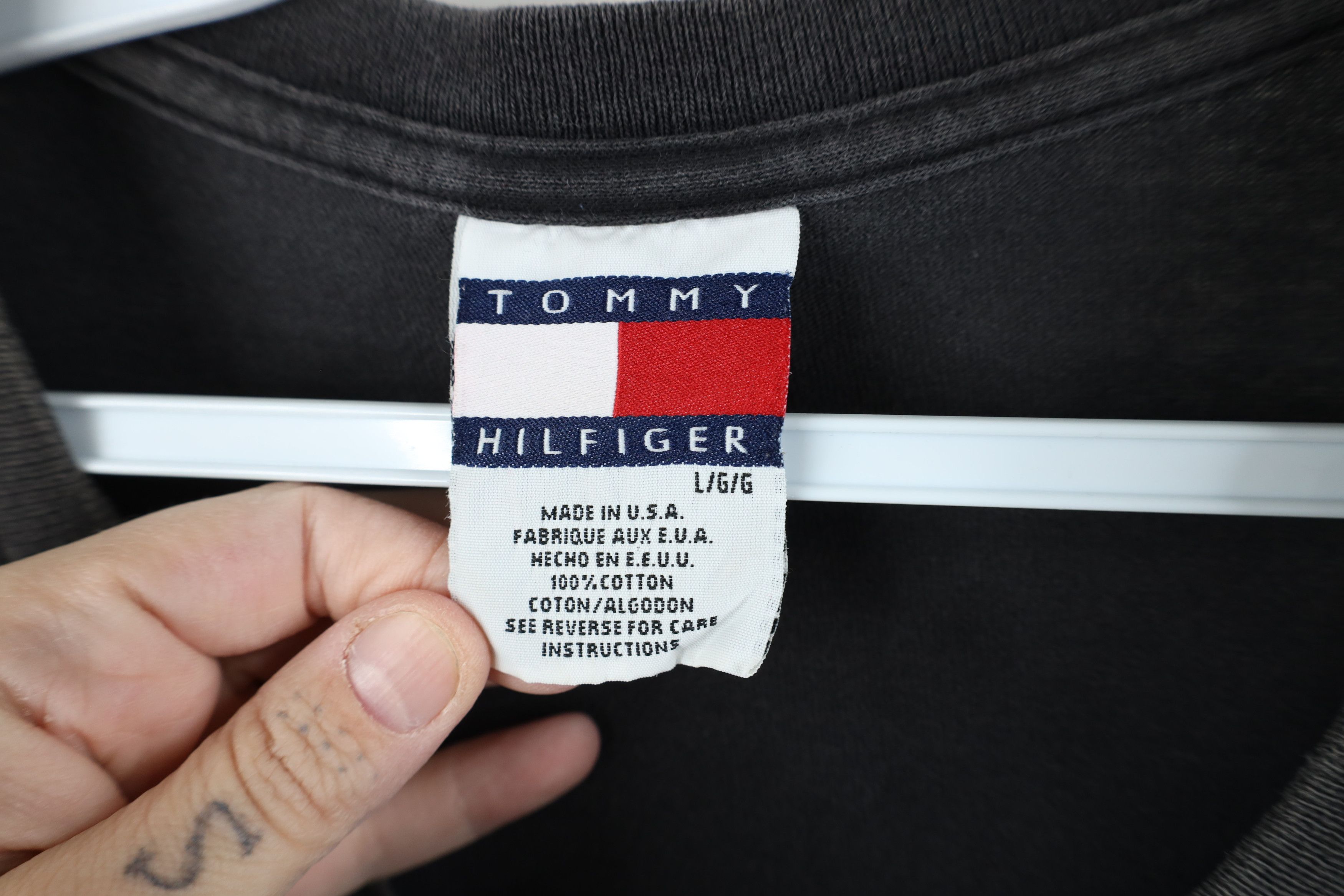 Tommy Hilfiger Vintage 90s Tommy Hilfiger Athletics Spell Out T-Shirt USA Size US L / EU 52-54 / 3 - 10 Thumbnail