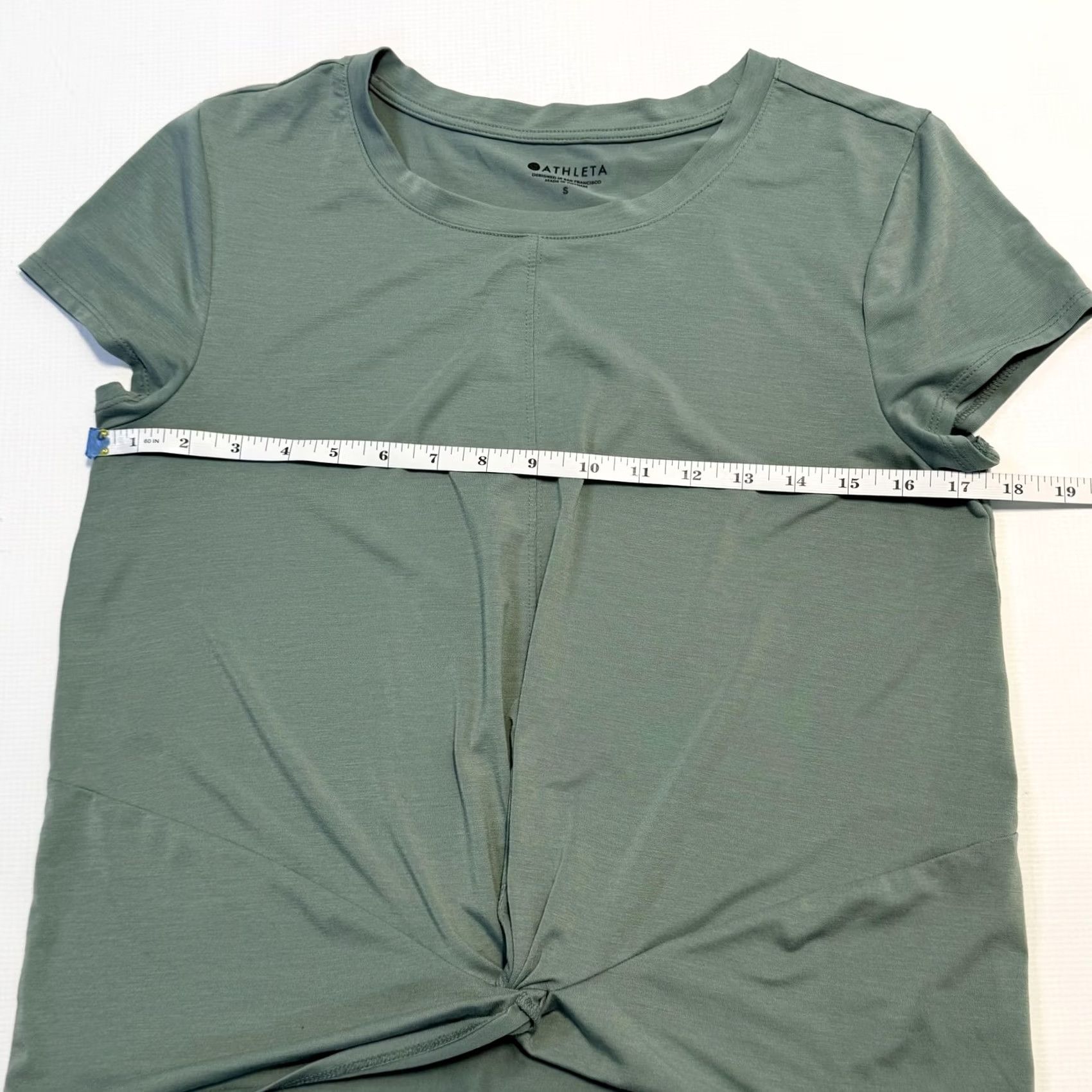 Athleta Athleta Shirt Womens Small Green Short Sleeve Twist Front Lightweight Top Size S / US 4 / IT 40 - 7 Thumbnail