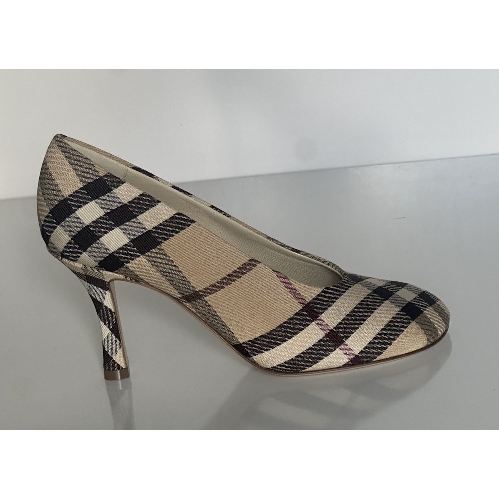 Burberry Burberry Women's Pump Alabaster IP Check Shoes 9 US 8100970 Size US 9 / IT 39 - 2 Thumbnail