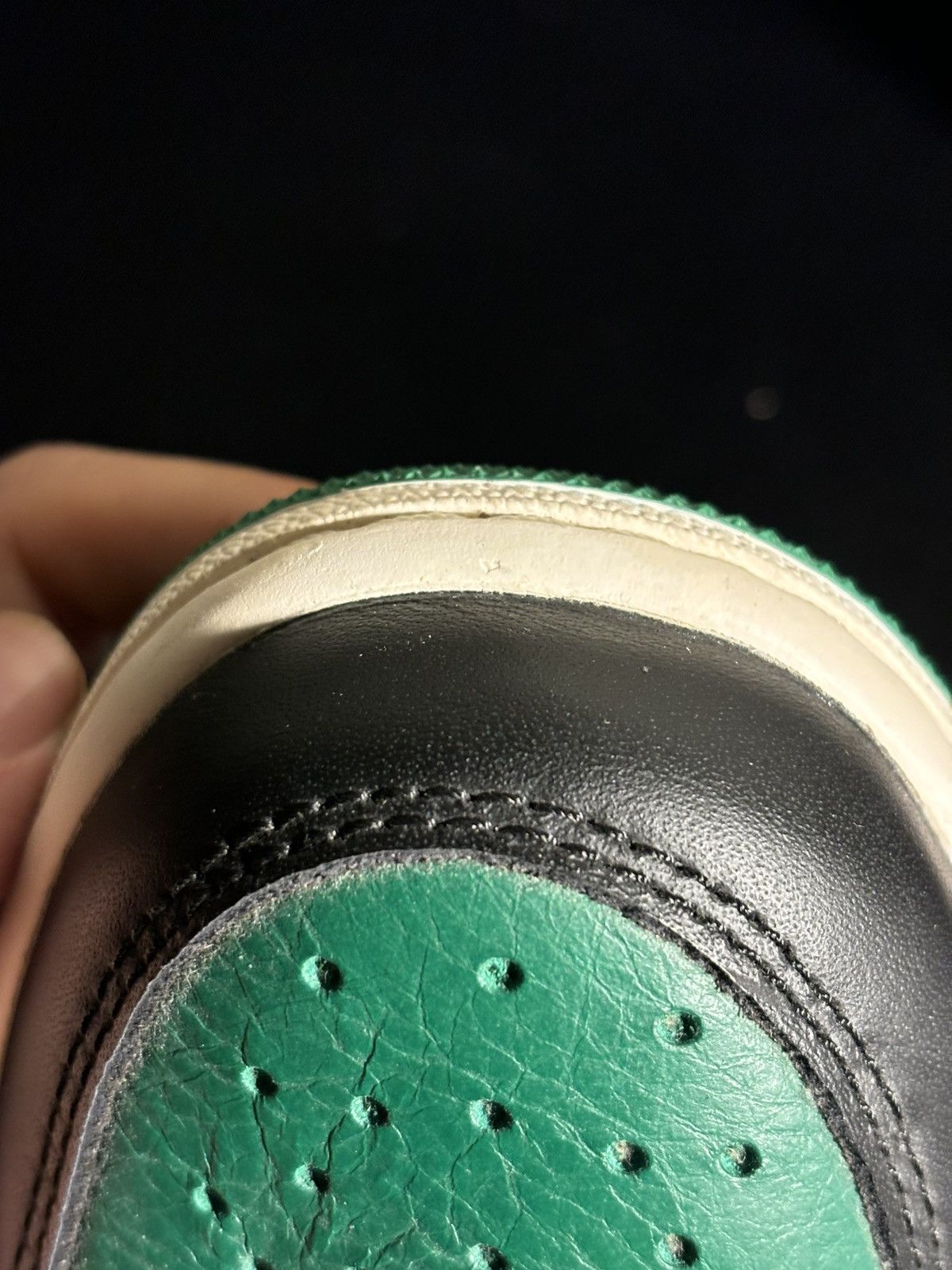 Jordan Brand Air Jordan 1 Retro High OG Pine Green ‘18 (1.0) Size US 9 / EU 42 - 13 Thumbnail