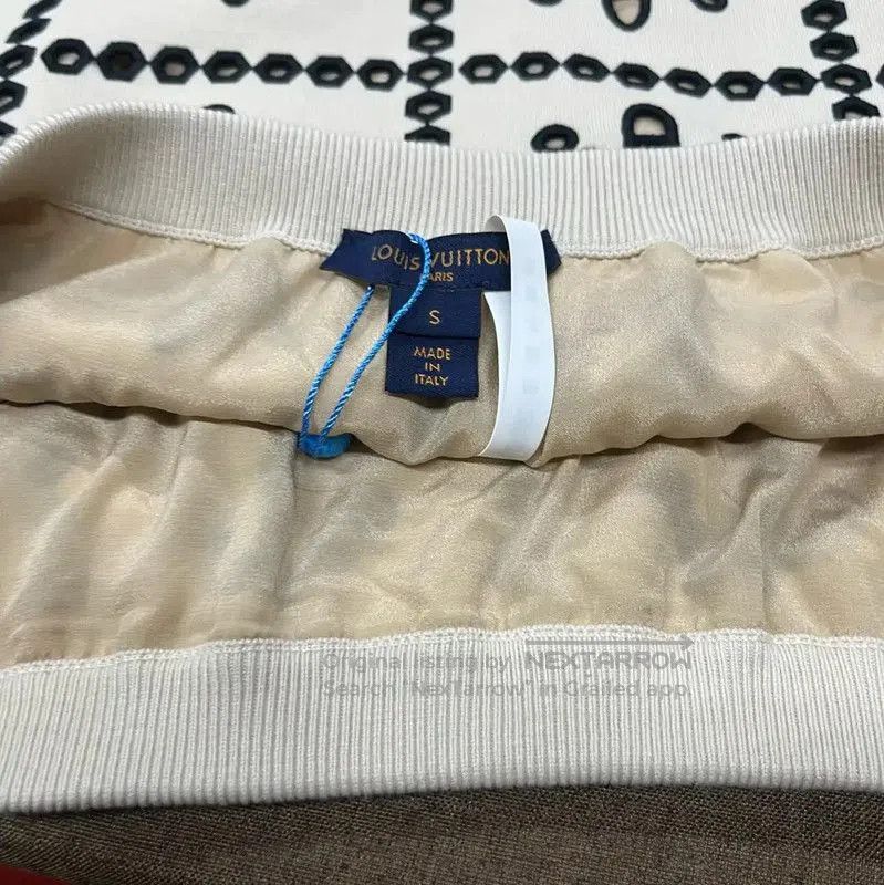 Other Louis Vuitton White Silk Floral Skirt . Size 23" - 3 Thumbnail
