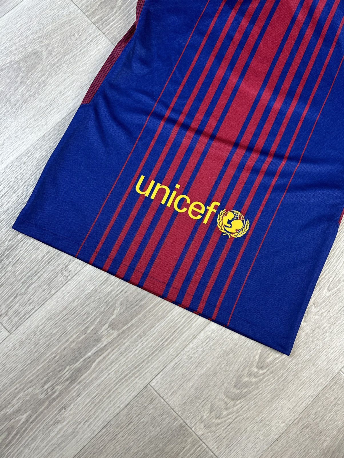 Nike Nike Barcelona 2017-2018 Home Football Shirt Soccer Jersey Size US S / EU 44-46 / 1 - 5 Thumbnail