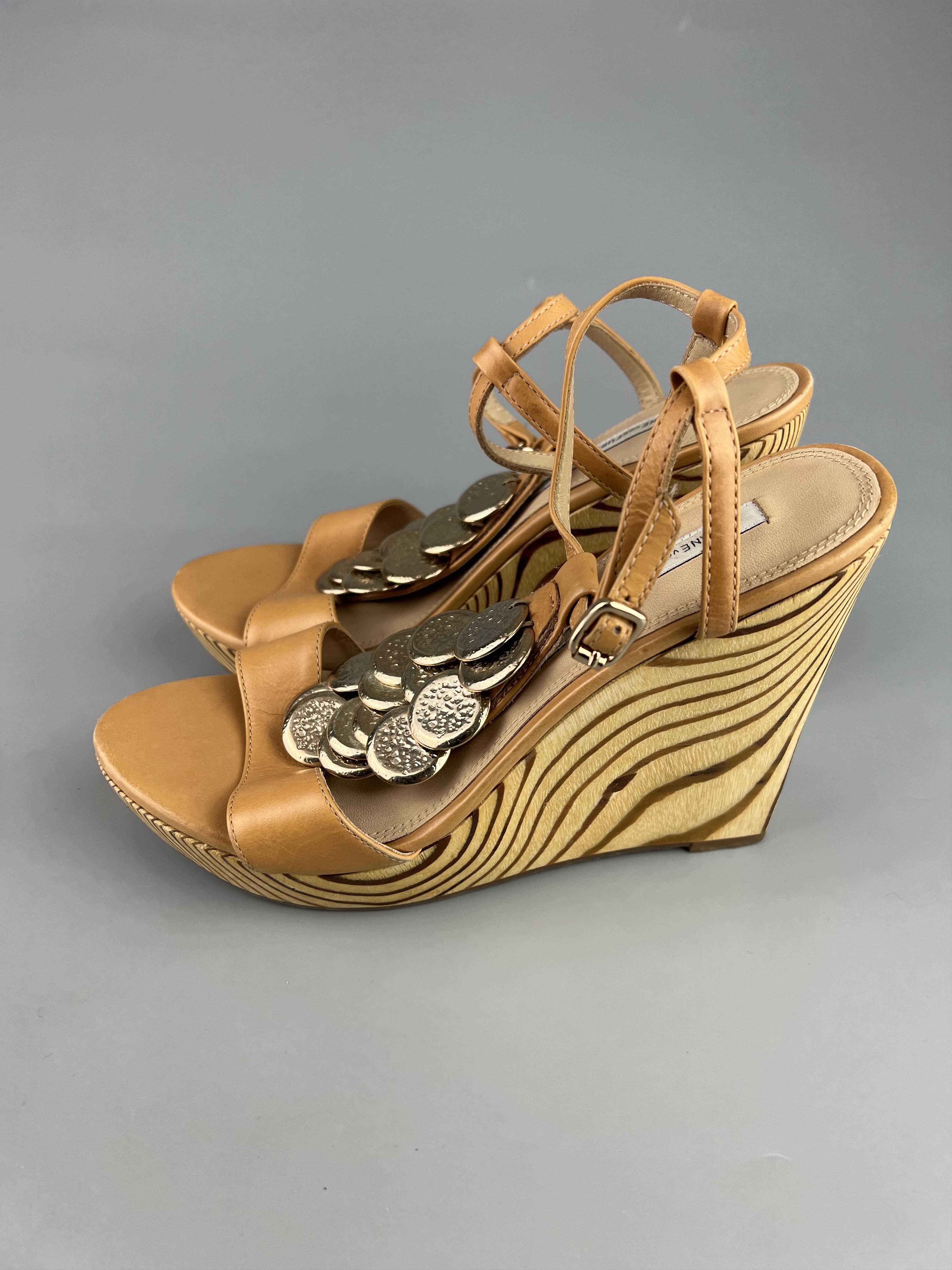 Diane von Furstenberg Diane Von Furstenberg Platform Wedge Wood Heels Size 7 Size US 7 / IT 37 - 2 Thumbnail