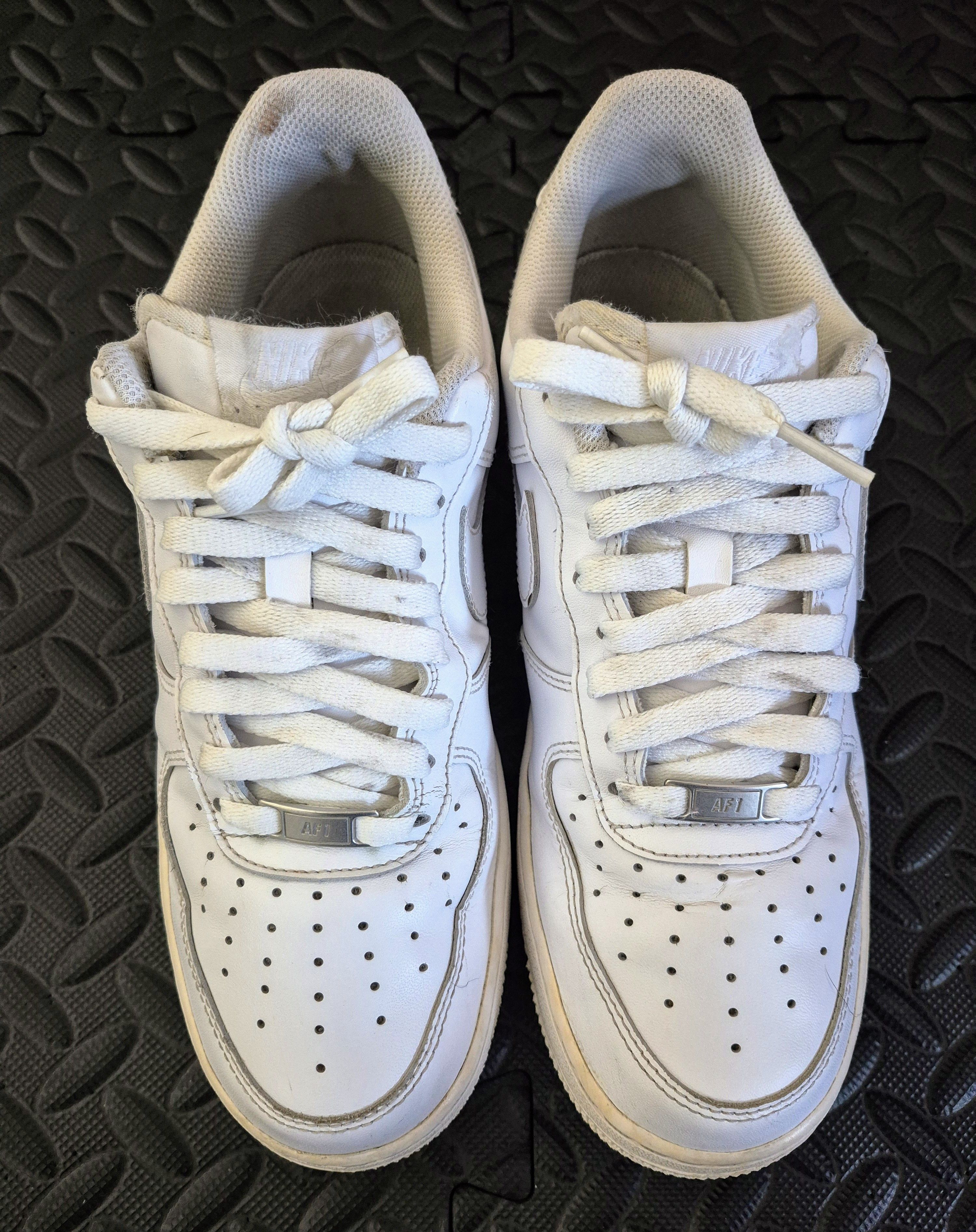 Nike Size 8.5M - Nike Air Force 1 Low '07 Triple White Size US 8.5 / EU 41-42 - 4 Thumbnail