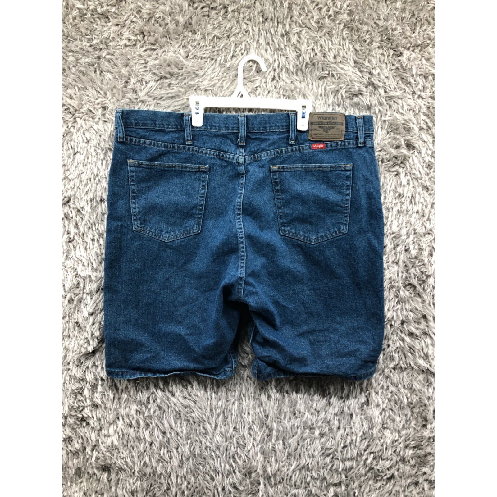 Wrangler Wrangler Shorts Mens 42 Mid Rise Dark Wash Blue Denim 5-Pocket Bermuda Jeans Shorts Size US 42 / EU 58 - 4 Thumbnail