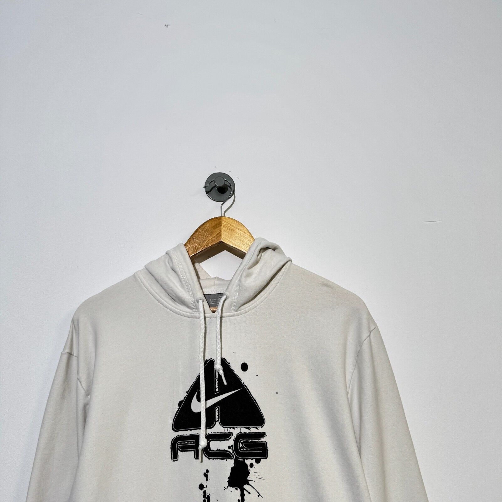 Vintage Vintage 90s Nike ACG Unisex White Cotton Hoodie Size L Size US L / EU 52-54 / 3 - 5 Thumbnail