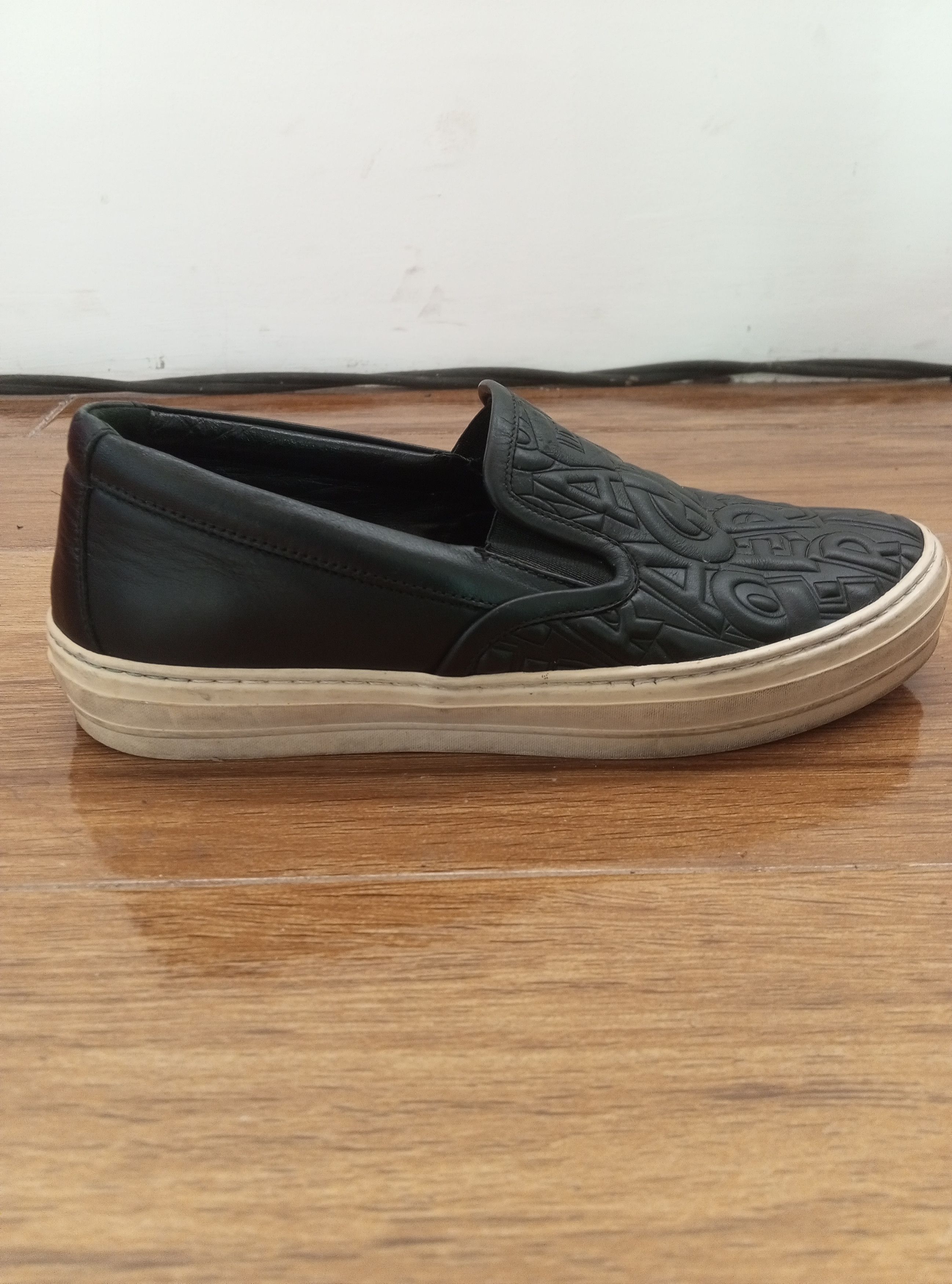 Salvatore Ferragamo Salvatore Ferragamo Black Leather Logo Embossed Sneakers Size US 6.5 / IT 36.5 - 3 Thumbnail