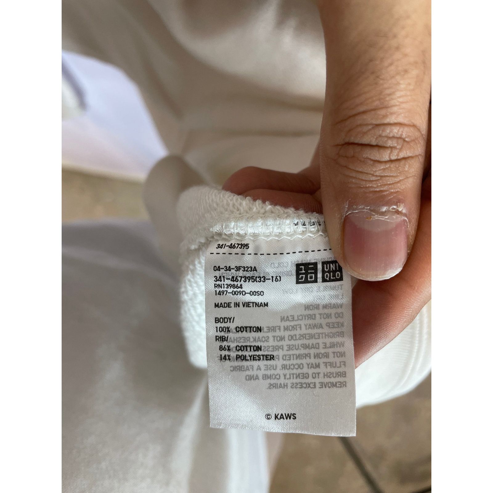 Kaws Kaws Uniqlo Crewneck Cream Used XL Size US XL / EU 56 / 4 - 6 Thumbnail