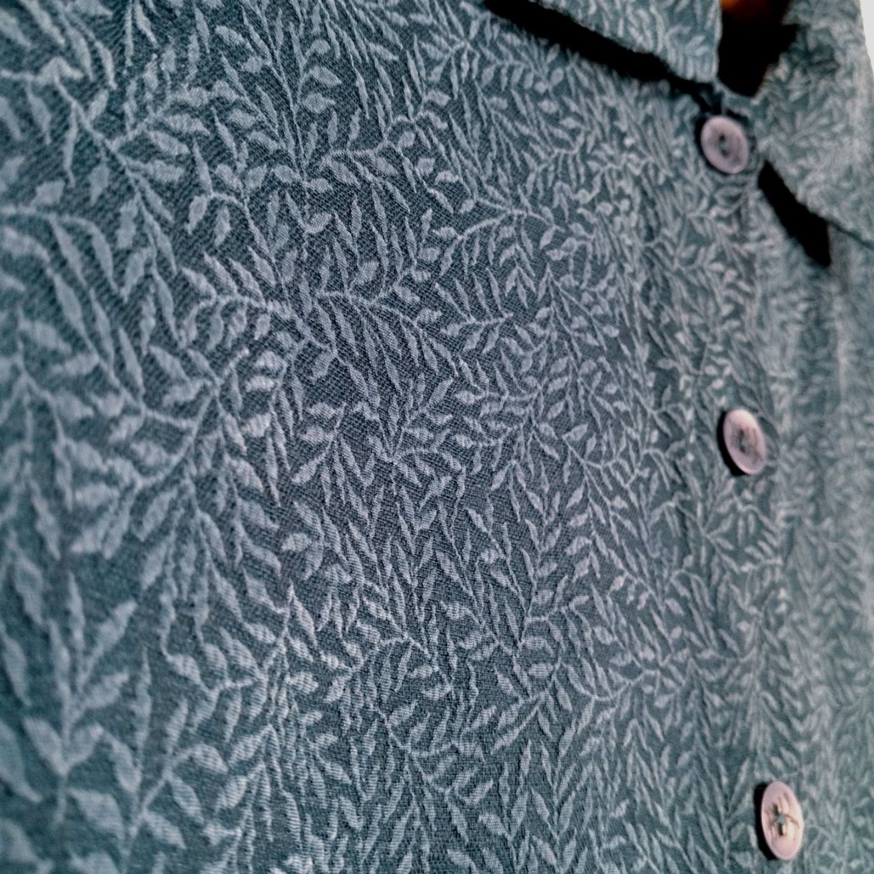 Vintage VINTAGE TravelSmith Blouse Petite Small SP Blue Long Sleeve Textured Leaf Collar Button Size S / US 4 / IT 40 - 5 Thumbnail