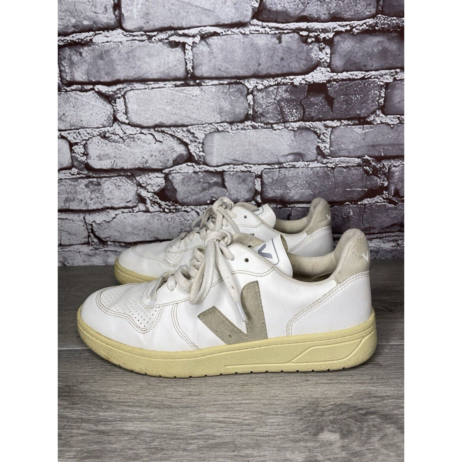 Veja L27 Veja V-12 White Leather Beige Low Top Lace Up Sneakers W Size US 9 / IT 39 - 10 Thumbnail