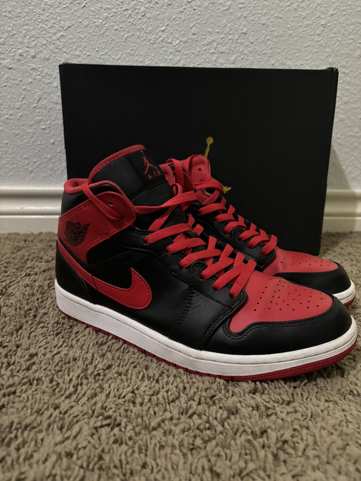 Jordan Brand Jordan 1 mid alternate bred Size US 9.5 / EU 42-43 - 4 Thumbnail
